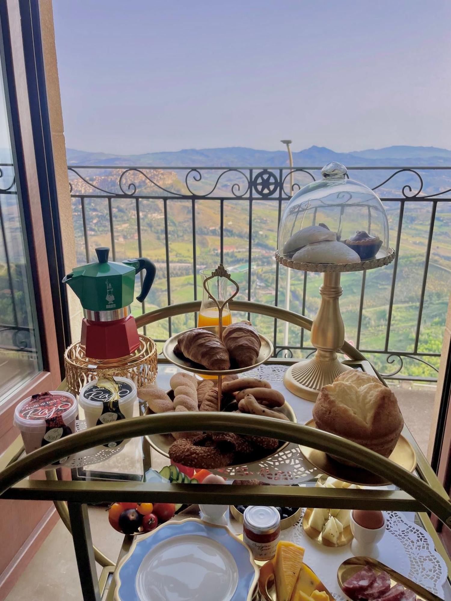 Dimora Del Duomo Hotel Enna Ngoại thất bức ảnh